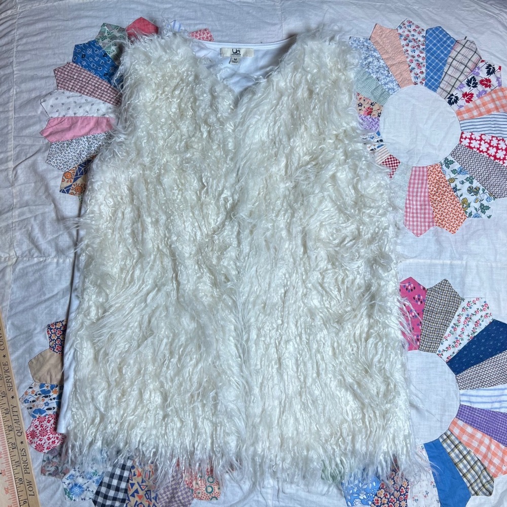 YA Los Angeles White Shaggy Faux Fur Vest Womens Medium YL18733 Boho Glam